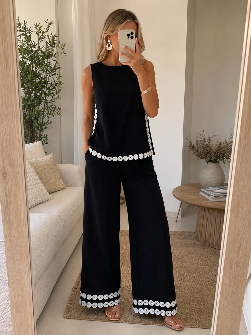 Elegant sleeveless set with wide-leg trousers