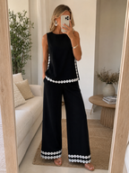 Elegant sleeveless set with wide-leg trousers